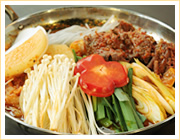 京庵 / 大きめ野菜と牛肉をタレで煮込んだ韓国でポピュラーな家庭料理。タレがよくしみ込んだコク深い味わい。