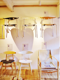SABOT-Furniture / サボ・ファニチャー |20世紀を代表するデザイナーの一人ハンスJ．ウェグナーを中心とした”カール・ハンセン＆サン”社のシンプルかつ耐久性に優れた椅子は素材・色を自分好みにカスタムが可能。1脚1脚違うデザインの組み合わせも素敵です。