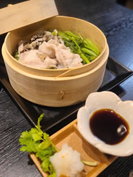 海と山とごはん |八街市の有機野菜農家さんから届く「ケール」と 畜産農家直送の「新潟 和豚もち豚」。栄養たっぷりのケールと、柔らかで旨みあふれる和豚。 身体も心も満たされるしゃぶしゃぶを。