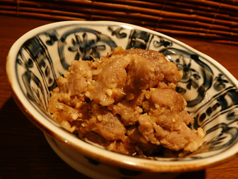 奄美の家庭料理のひとつ「ブタ味噌」。甘さと香ばしさが特徴的な、なり味噌を使った奄美ではポピュラーな伝統料理。