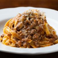 当店自慢の手打ちパスタ。本場仕込みのボロネーゼ・手打ちタリアテッレ