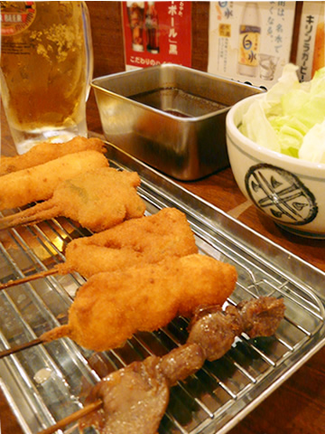 名代オリジナルの串かつは、お肉からお野菜まで種類豊富で楽しめます！串かつ１本90円～。
